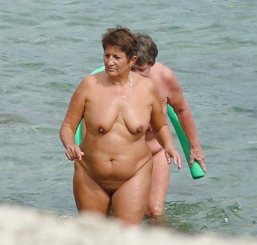 24P Mature women to the fkk beach 1.