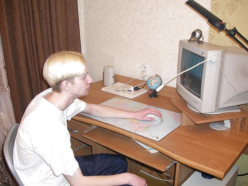 25P Mature Jessy - Helping With The Computer