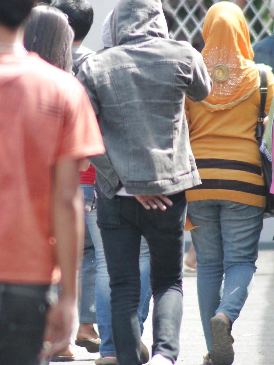 5P Sexy Teen in Hijab & Tigh Jeans