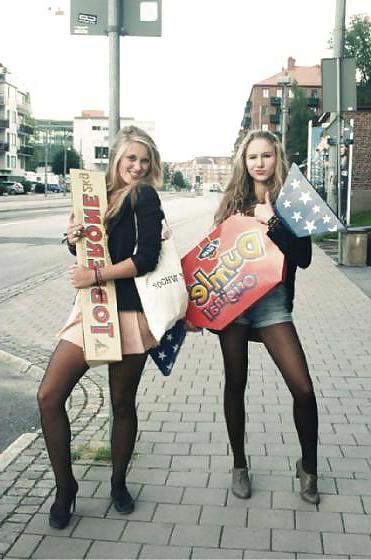 19P Teens in Pantyhose