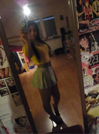19P Teens in Pantyhose