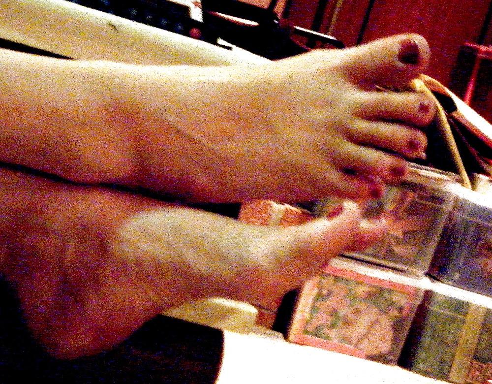 16P Candid Pics of my Wife's Toes -- No Trannies for a Change!