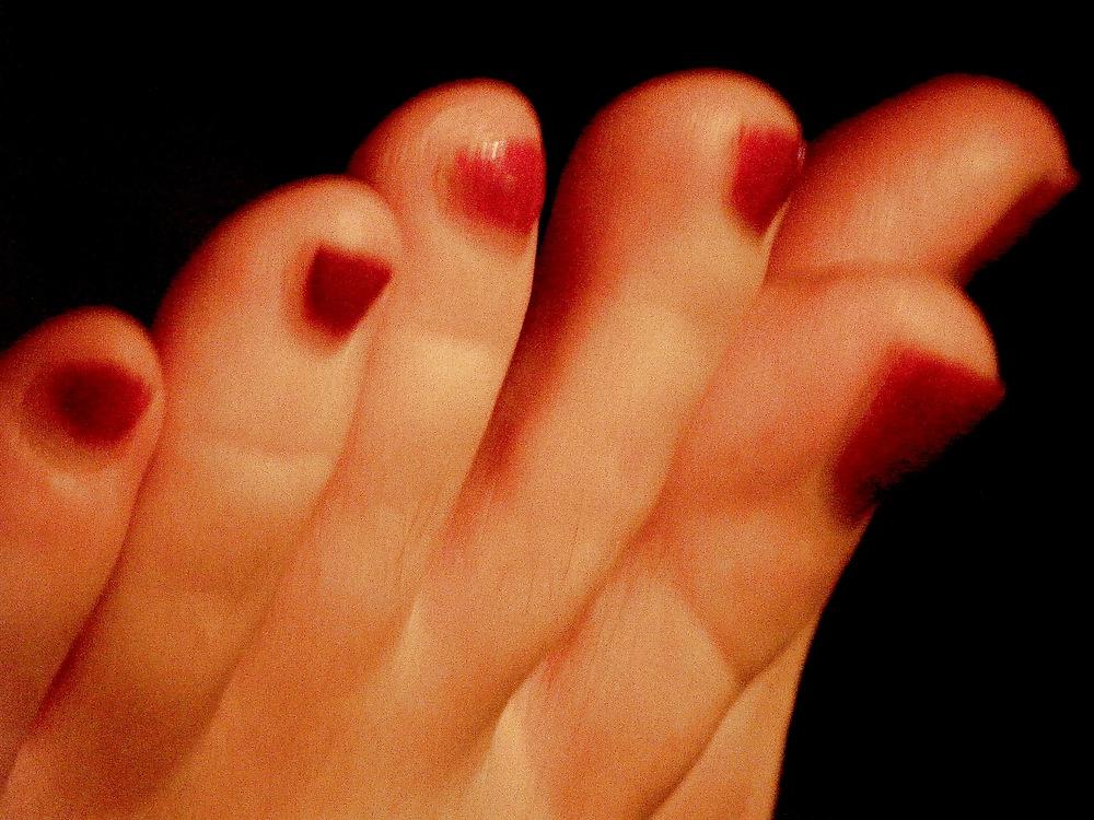 16P Candid Pics of my Wife's Toes -- No Trannies for a Change!