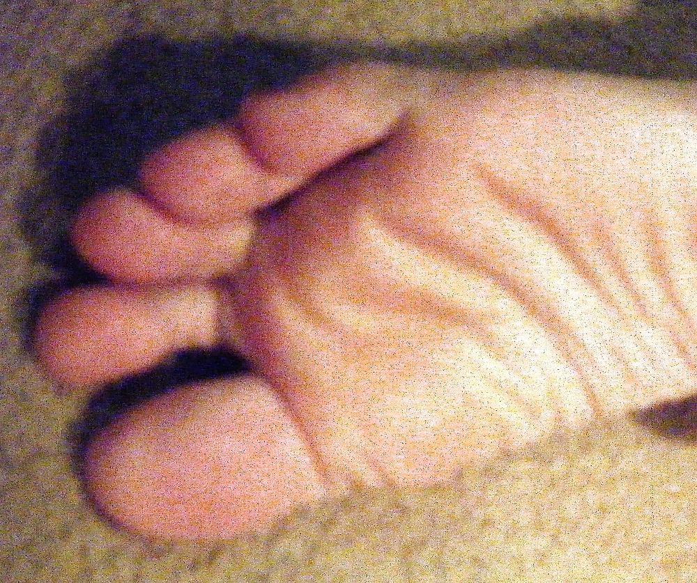 16P Candid Pics of my Wife's Toes -- No Trannies for a Change!