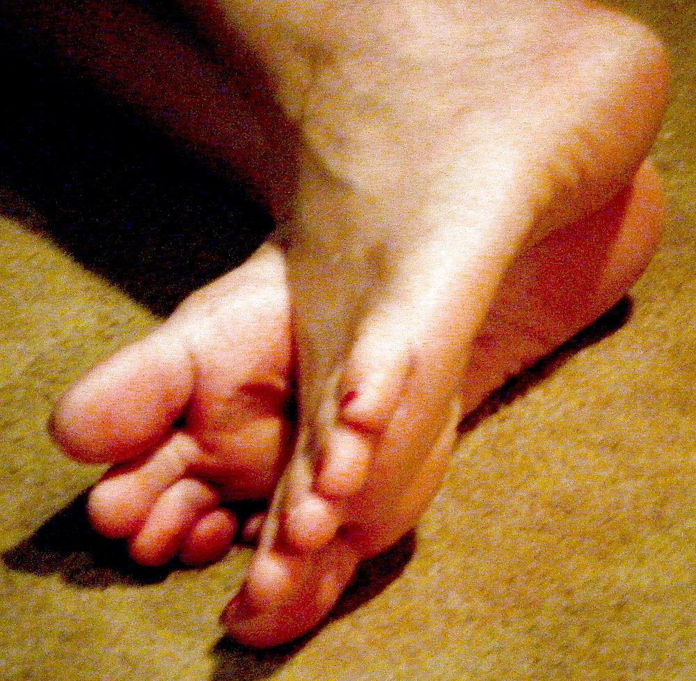 16P Candid Pics of my Wife's Toes -- No Trannies for a Change!