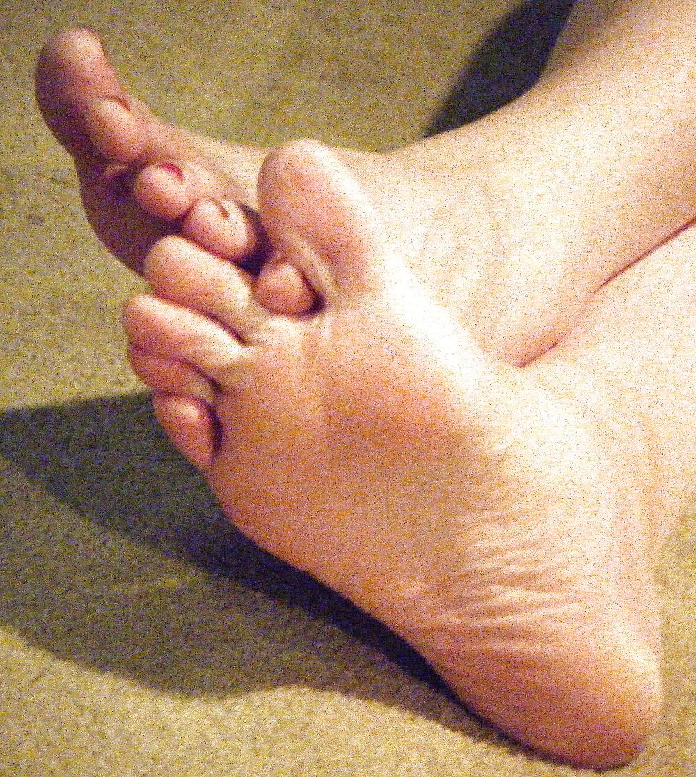 16P Candid Pics of my Wife's Toes -- No Trannies for a Change!