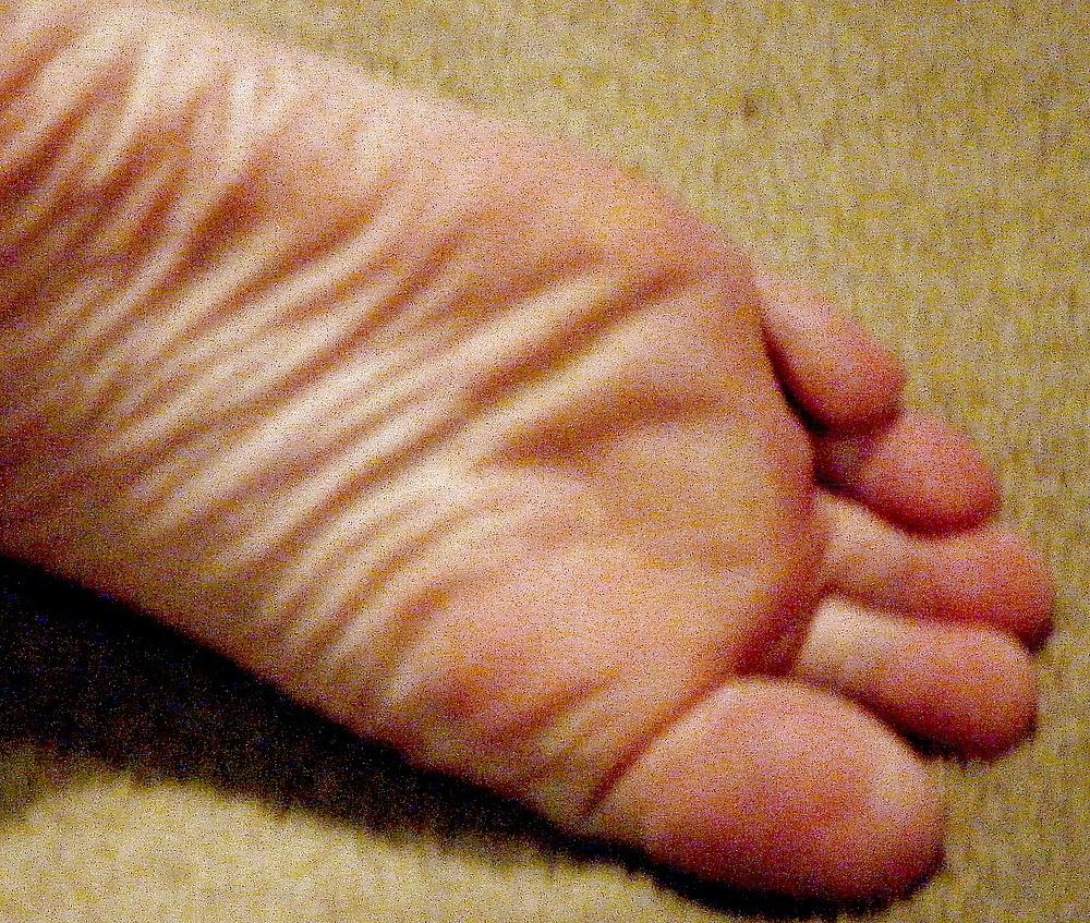 16P Candid Pics of my Wife's Toes -- No Trannies for a Change!