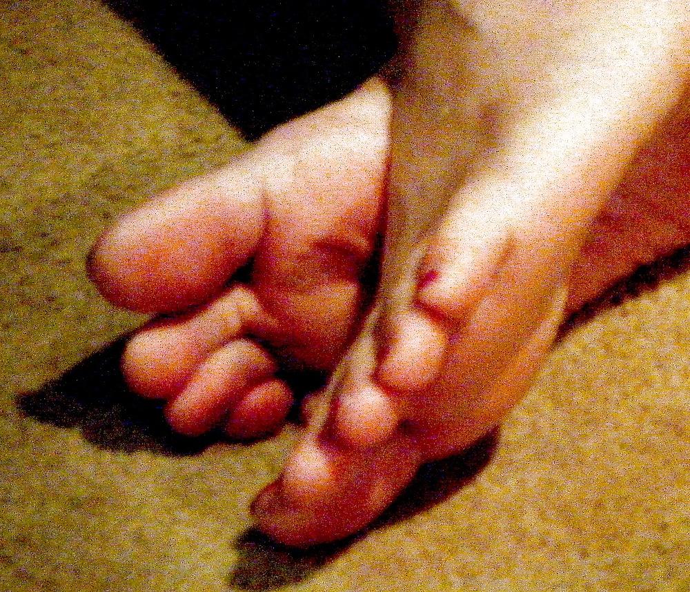16P Candid Pics of my Wife's Toes -- No Trannies for a Change!