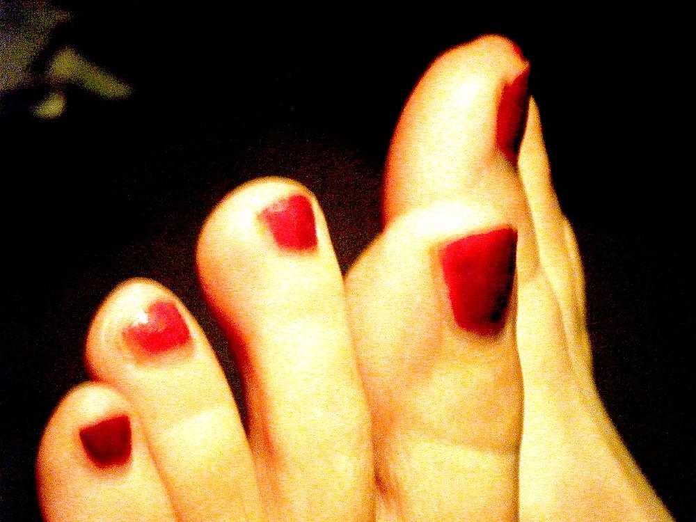16P Candid Pics of my Wife's Toes -- No Trannies for a Change!