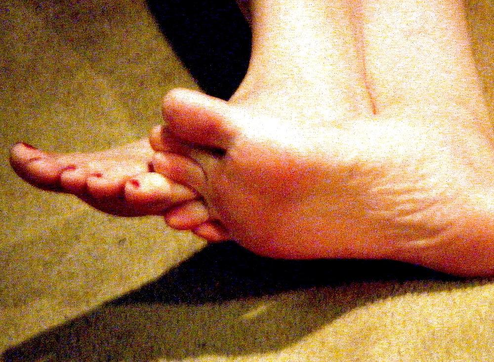 16P Candid Pics of my Wife's Toes -- No Trannies for a Change!
