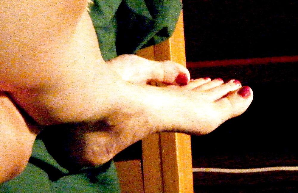 16P Candid Pics of my Wife's Toes -- No Trannies for a Change!