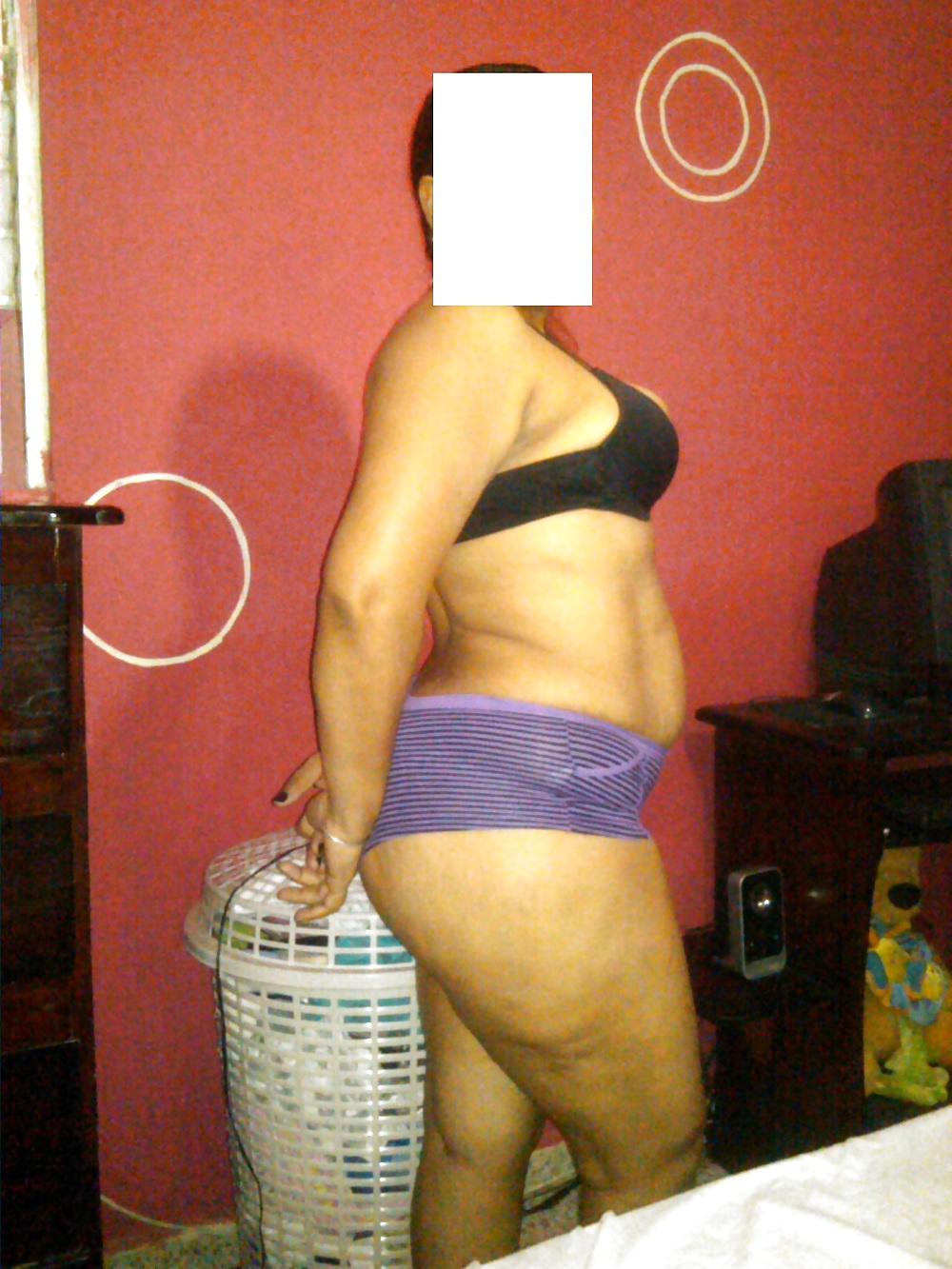 25P My mature friend, pussy, ass and feet !!!