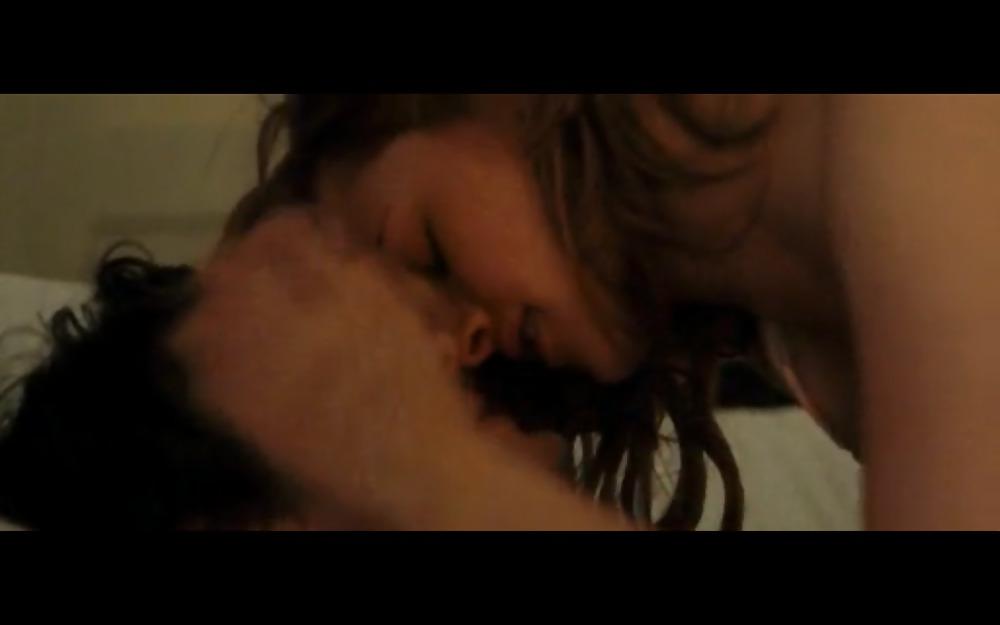 22P Kristen Stewart  nude on the road