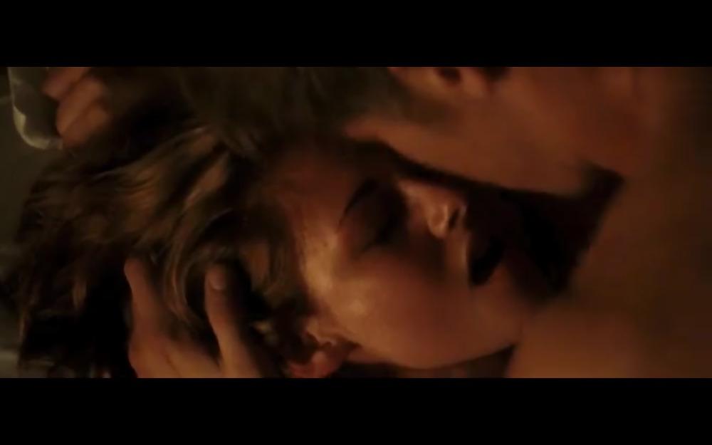 22P Kristen Stewart  nude on the road