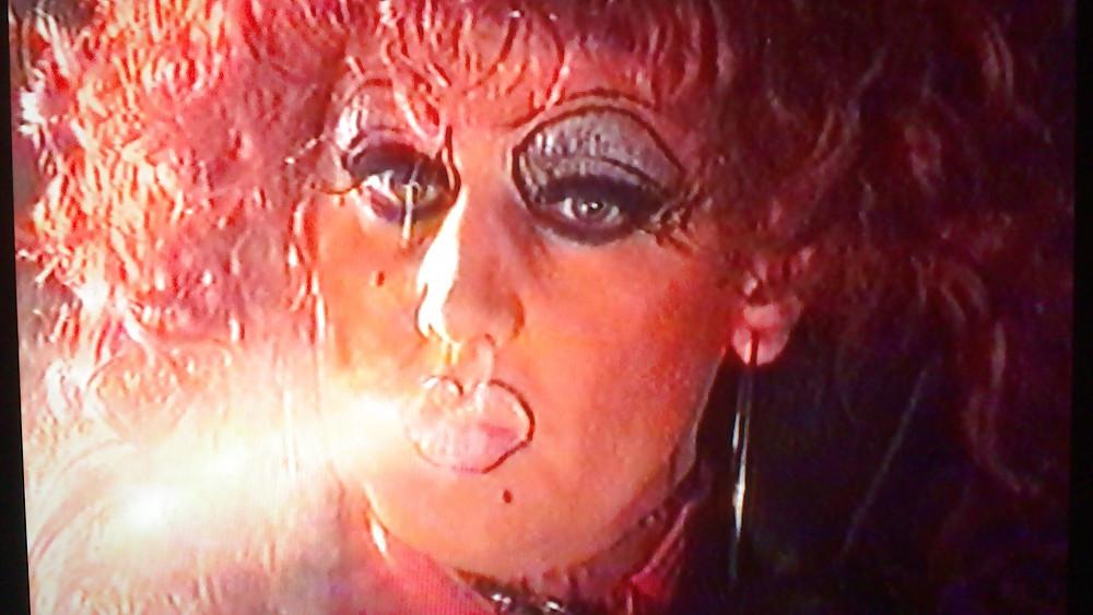 11P Heavy makeup smoke long nails