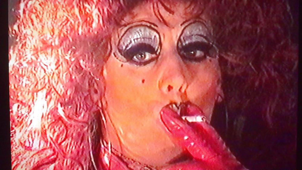 11P Heavy makeup smoke long nails