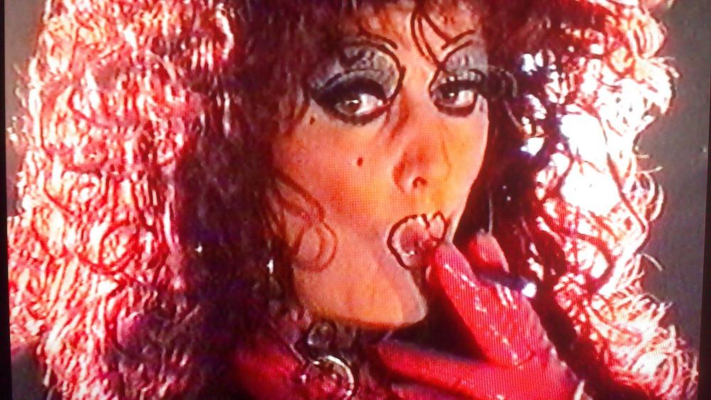 11P Heavy makeup smoke long nails