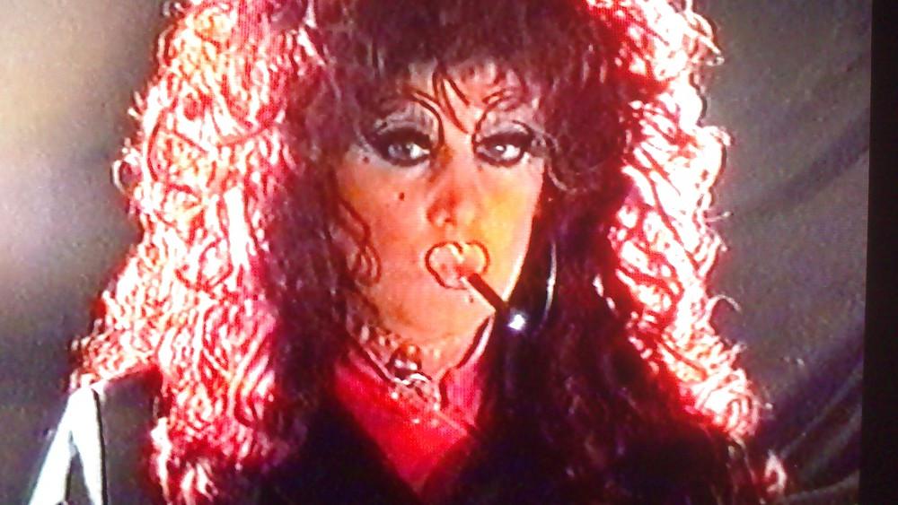 11P Heavy makeup smoke long nails