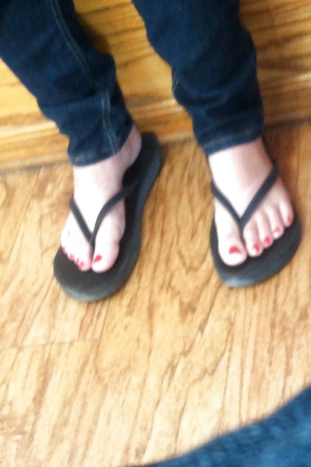 13P Candid Feet Pics