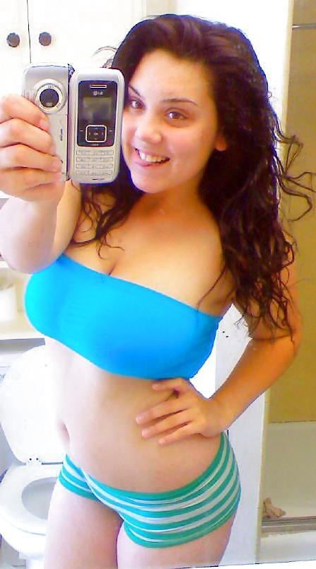 9P Girl send Friend some naughty pics