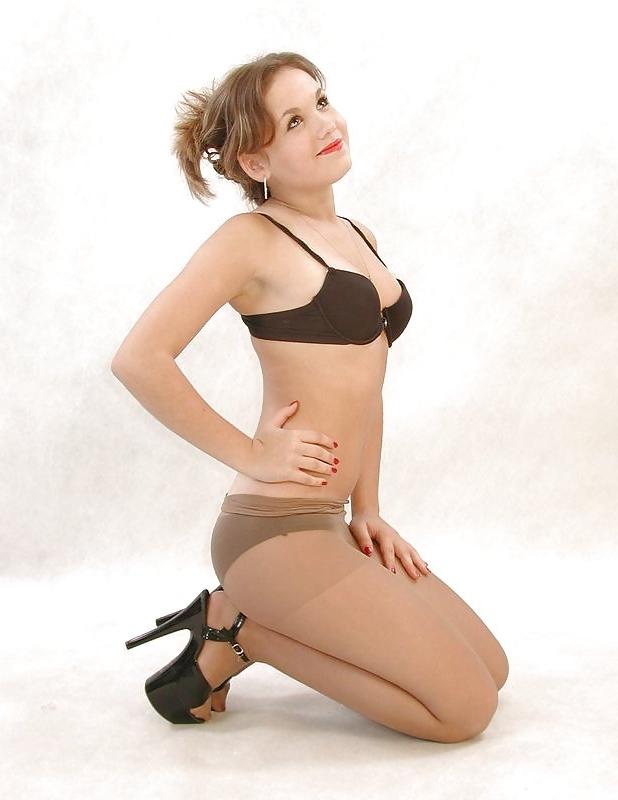 11P Teens in Pantyhose