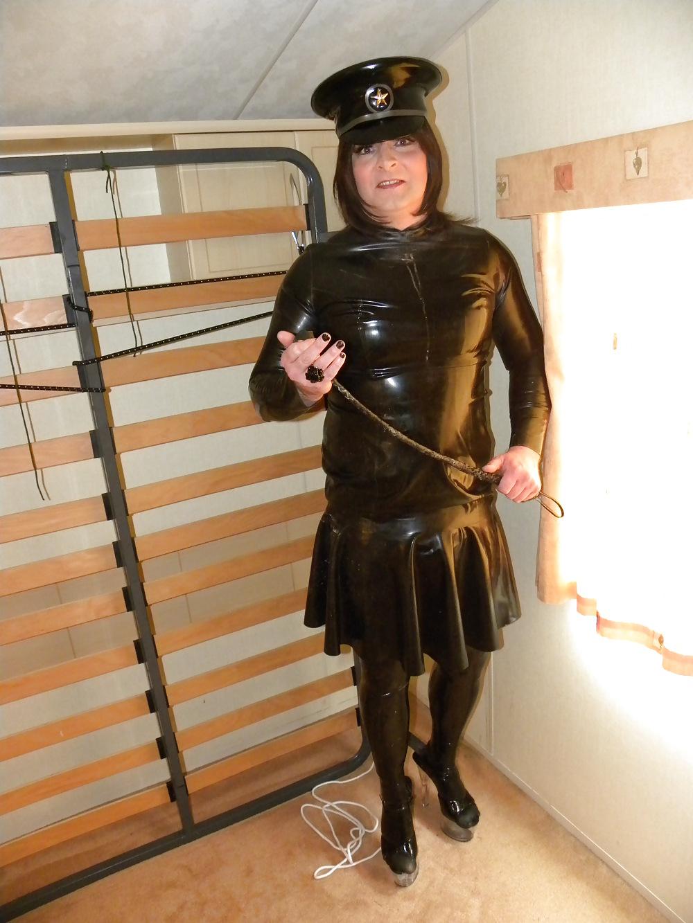 16P Latex Fun with Rubbermaid