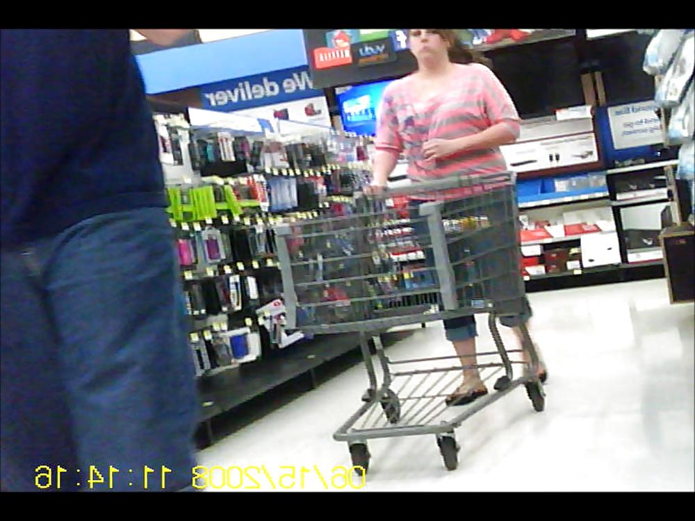 17P Chick buying electronics
