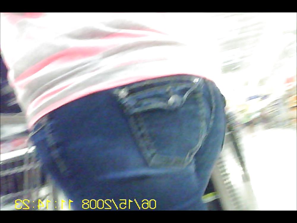 17P Chick buying electronics