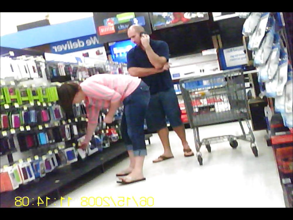 17P Chick buying electronics