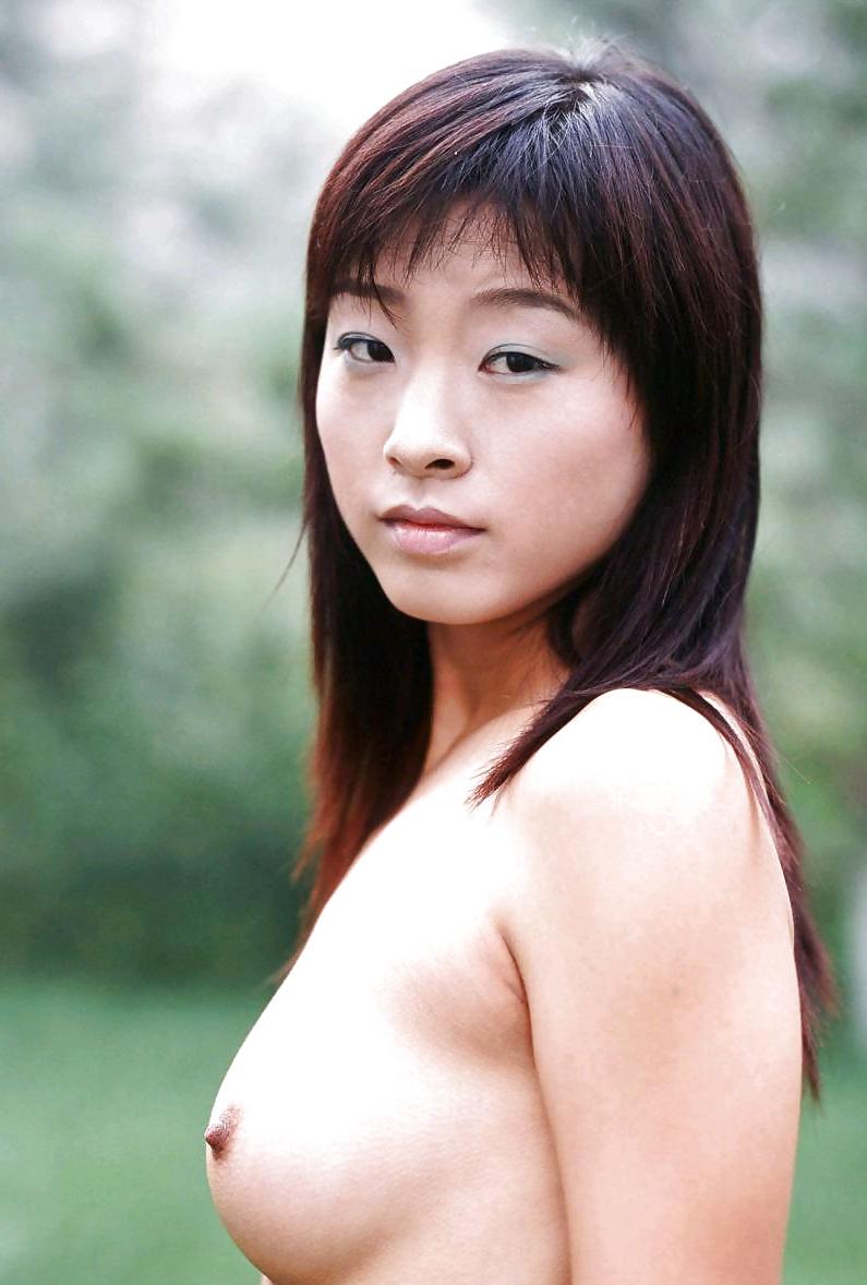 12P Very slim and sexy Asian with a hot body, walking!  