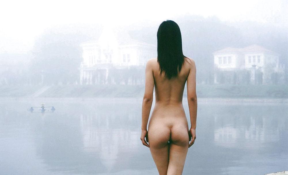 12P Very slim and sexy Asian with a hot body, walking!  