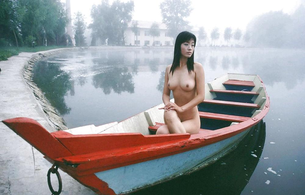 12P Very slim and sexy Asian with a hot body, walking!  