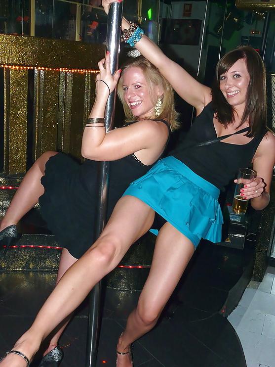25P Upskirt  fun :) you gotta love the flash of pantie !!