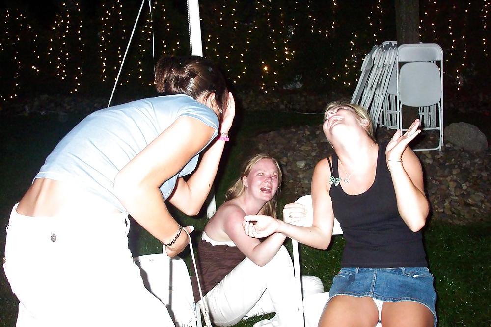 25P Upskirt  fun :) you gotta love the flash of pantie !!