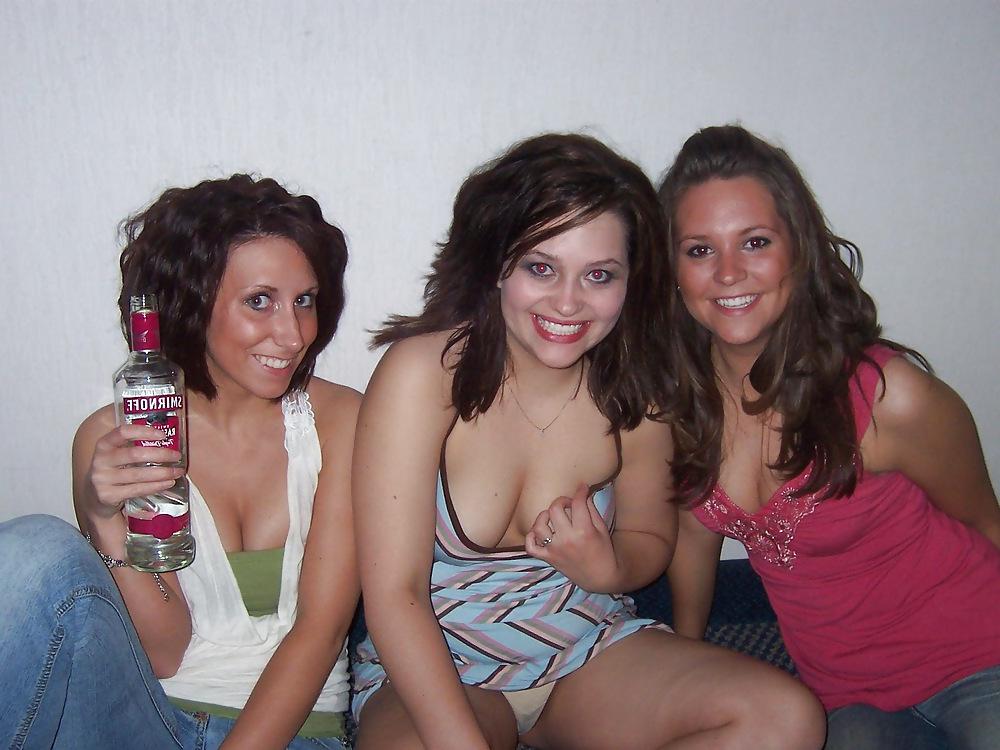 25P Upskirt  fun :) you gotta love the flash of pantie !!