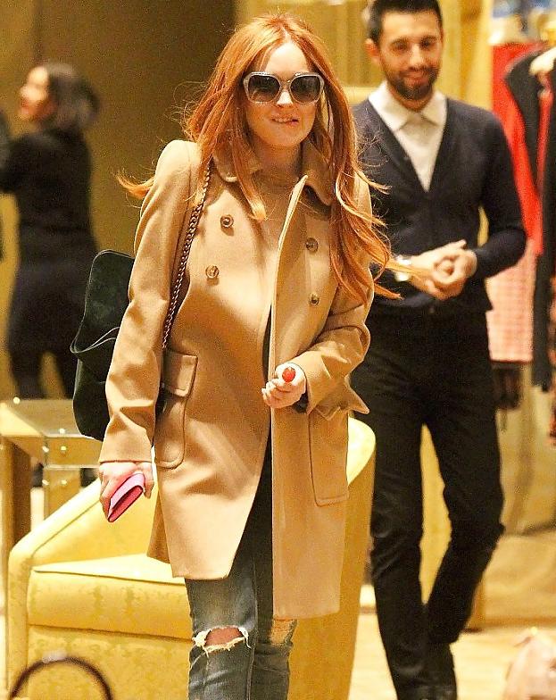 4P Lindsay Lohan ... Shopping With New Red Hair