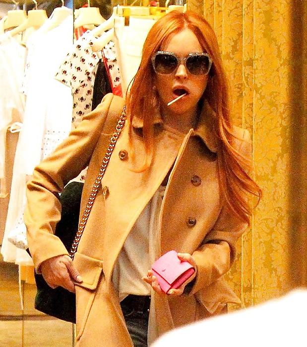 4P Lindsay Lohan ... Shopping With New Red Hair