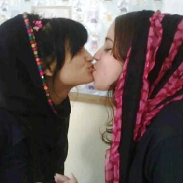 25P Arab...Hijab