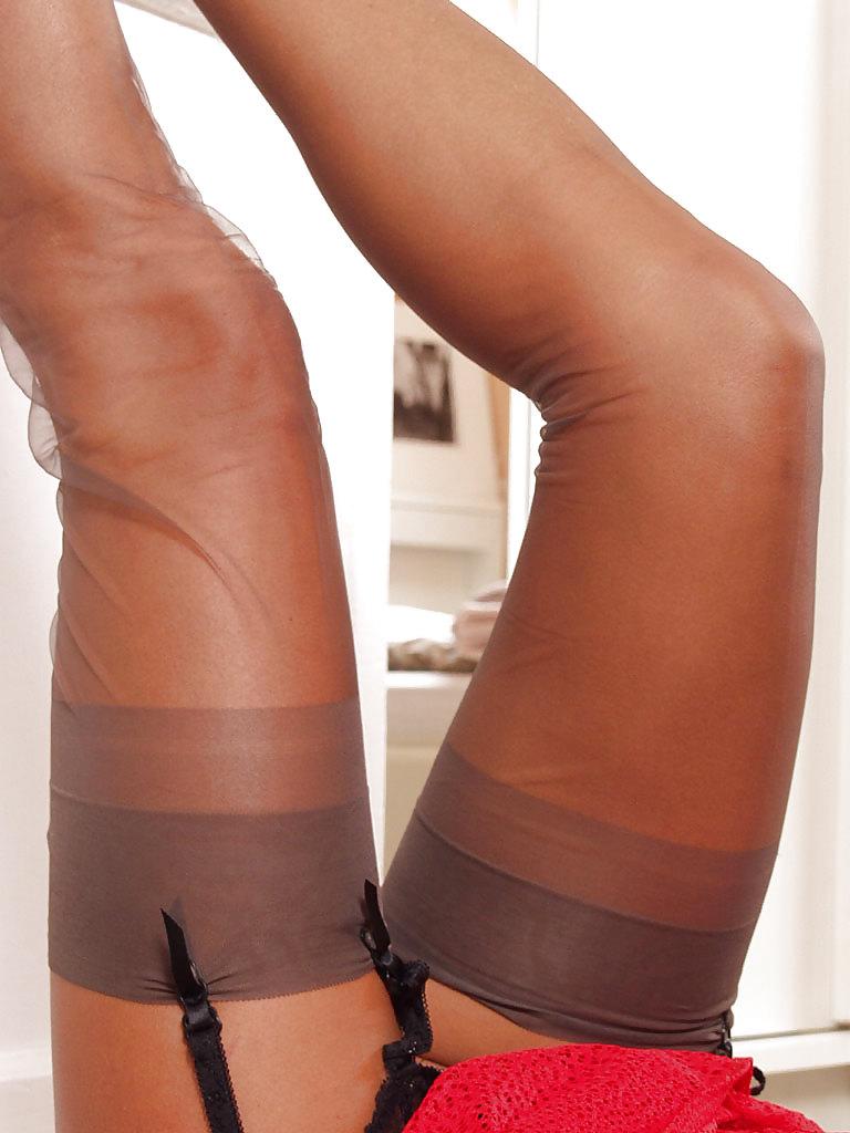 25P Ana long stocking legs and high heels