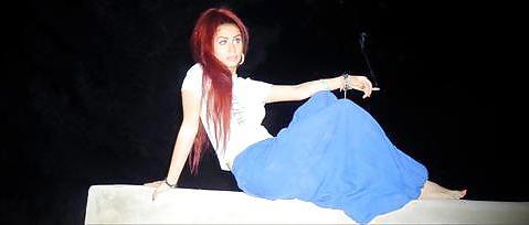 25P Persian and Arabic women with long toenails