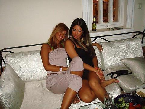 25P Persian and Arabic women with long toenails