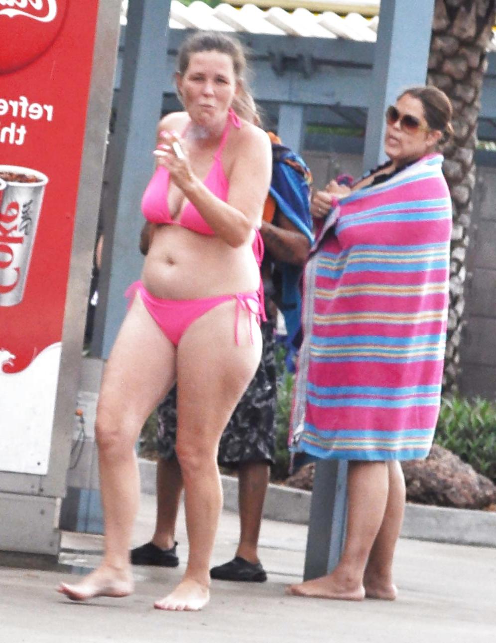 8P Thick Chicks at Water Park