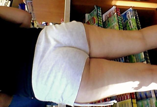 4P Candid voyeur in shorts