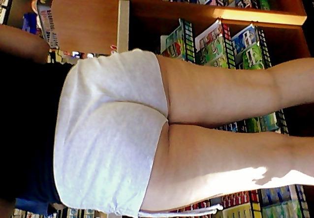 4P Candid voyeur in shorts
