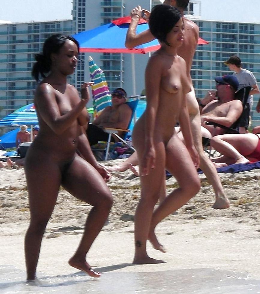 8P Black women nude on the beach