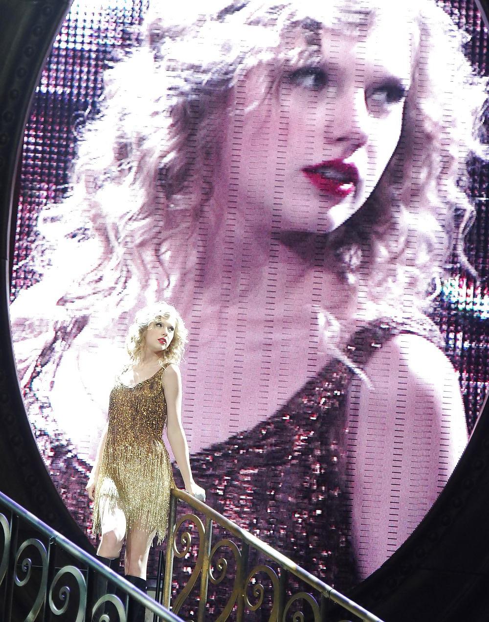 25P The Hot Taylor Swift