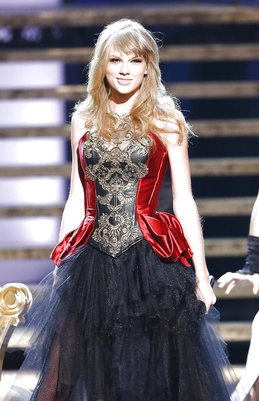 25P The Hot Taylor Swift