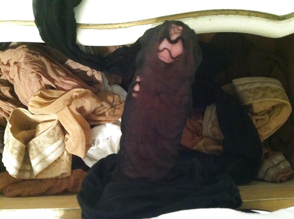 7P Friends moms pantyhose drawer