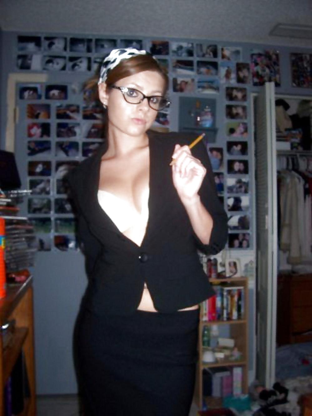 21P Paula Iuliana naked at home