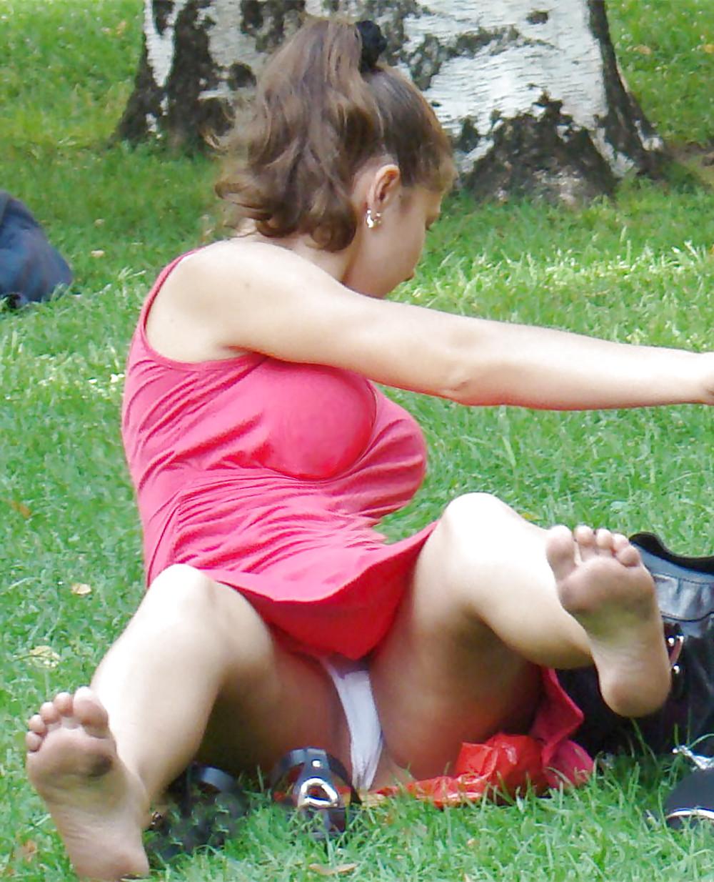 17P In The Streets 095 - Three Sexy Park Upskirts 